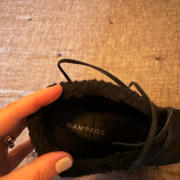 Black wedge booties with Sherpa top - Picture 2 of 3